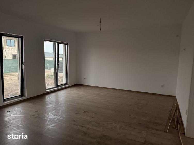 Casă cu 4 camere cu Teren 600 Mp în Holboca