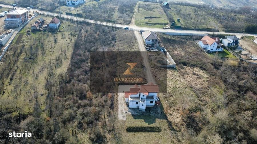 Casă cu 4 camere cu Teren 1253 Mp în Central