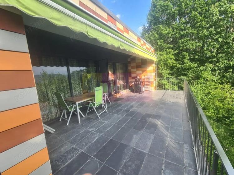 Casă cu 6 camere cu Teren 6600 Mp în Cornu