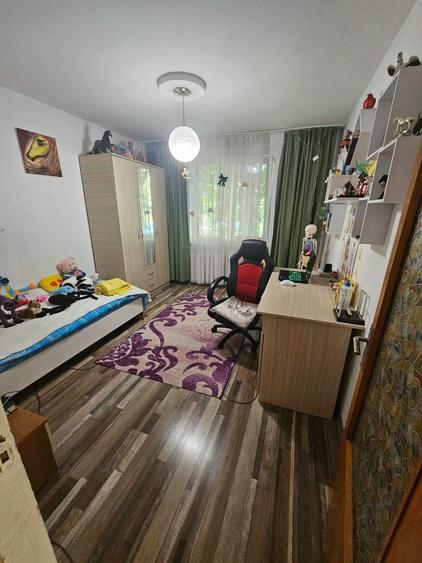 Apartament cu 4 camere în Baicului
