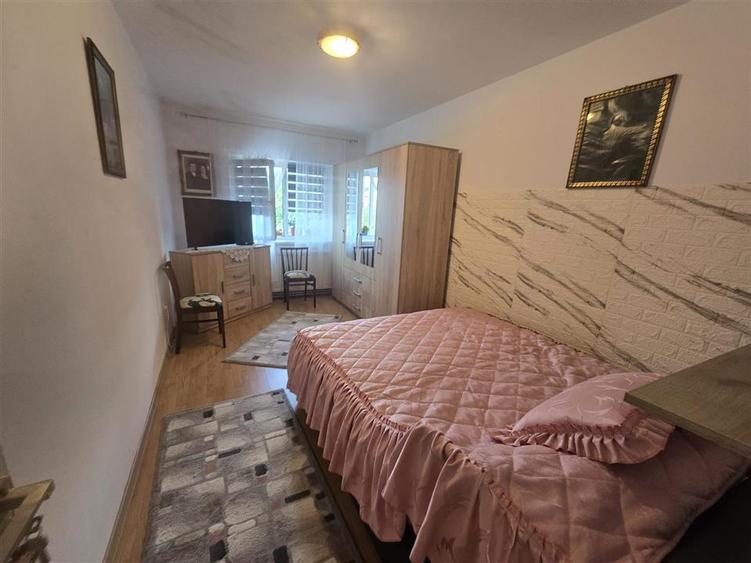 Apartament cu 3 camere decomandat, mobilat în Central