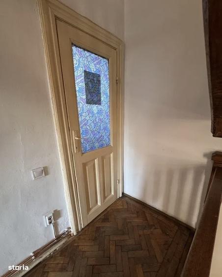Casă cu 4 camere în Titulescu