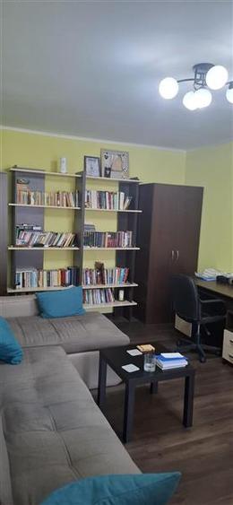 Apartament cu 2 camere decomandat în Tei