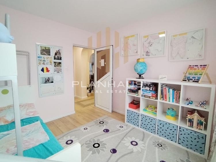 Apartament cu 4 camere semidecomandat, mobilat în Ultracentral