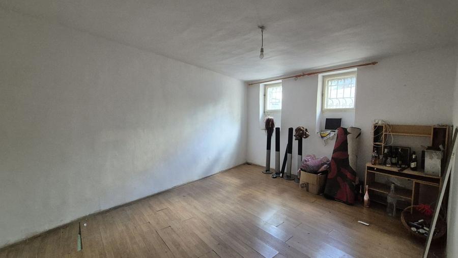 Apartament cu 7 camere semidecomandat în Unirii