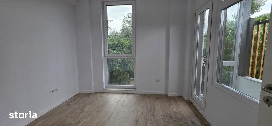 Casă cu 6 camere cu Teren 180 Mp în Grivița