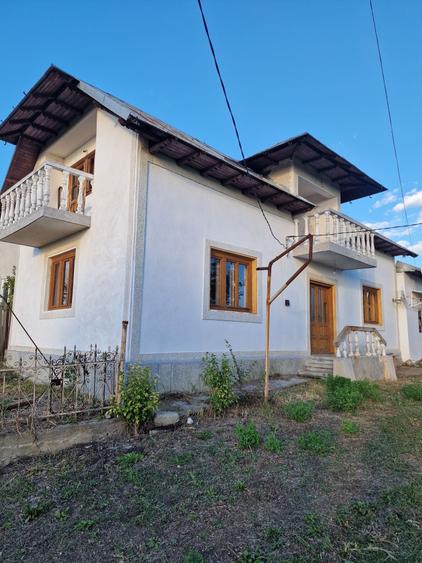 Casă cu 4 camere în Slătioarele