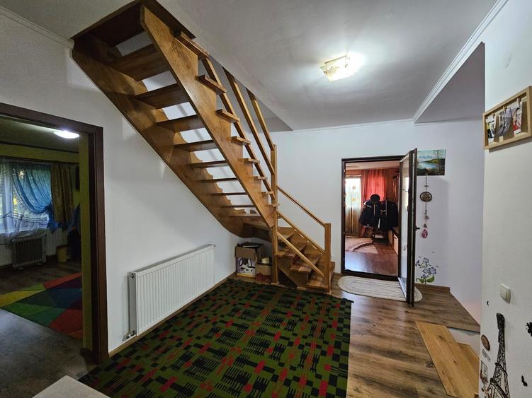 Casă individuală cu 5 camere cu Garaj în Sud
