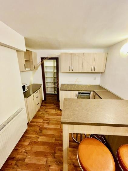 Apartament cu 4 camere semidecomandat în Central