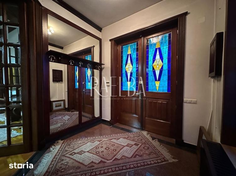 Casă cu 9 camere cu Teren 450 Mp în Rosetti