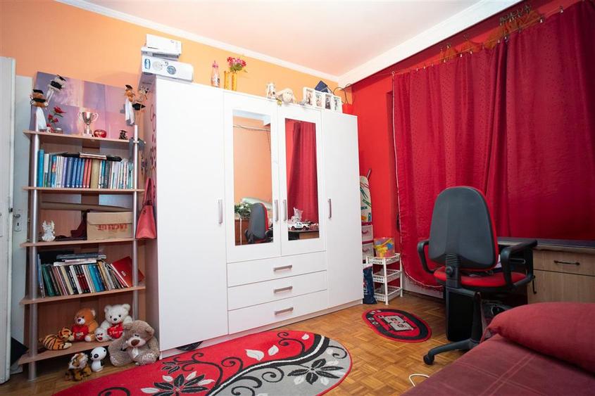 Apartament cu 3 camere decomandat în Dacia