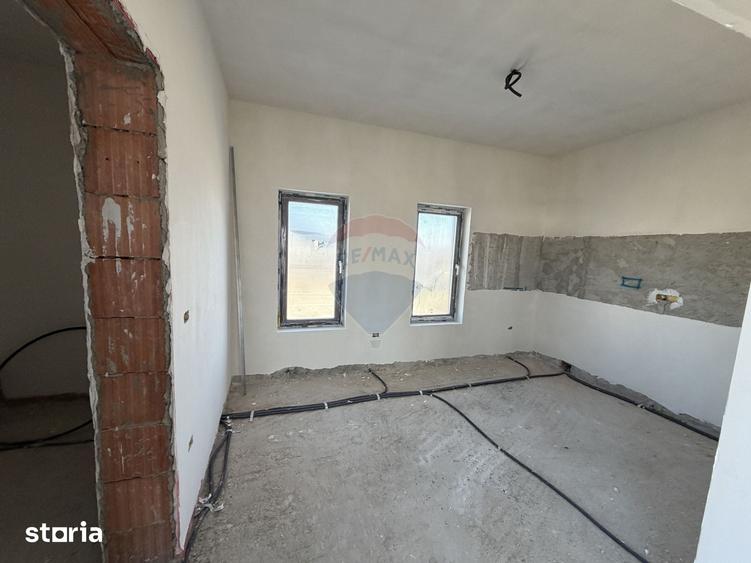 Casă cu 4 camere cu Teren 470 Mp în Câmpineanca