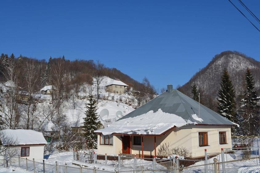 Casă cu 2 camere cu Teren 1742 Mp în Central