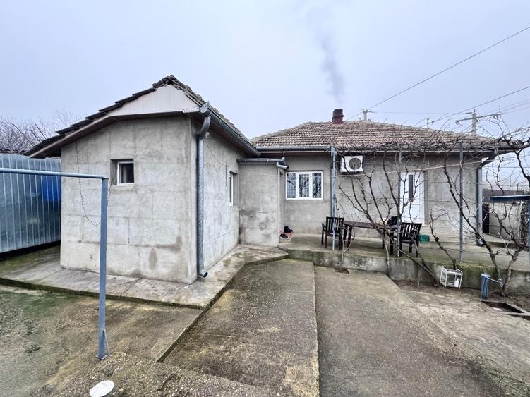 Casă individuală cu 4 camere cu Canalizare în Central