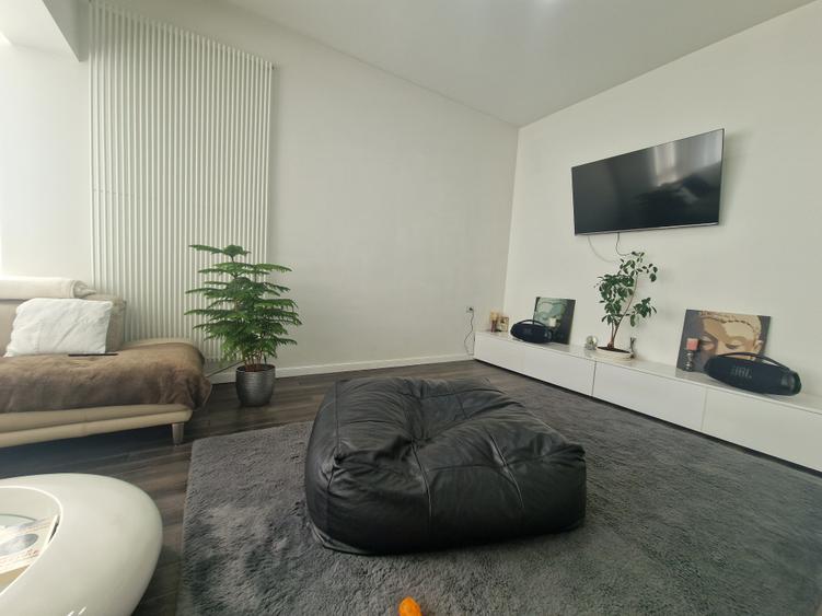 Apartament cu 3 camere decomandat, mobilat în Central