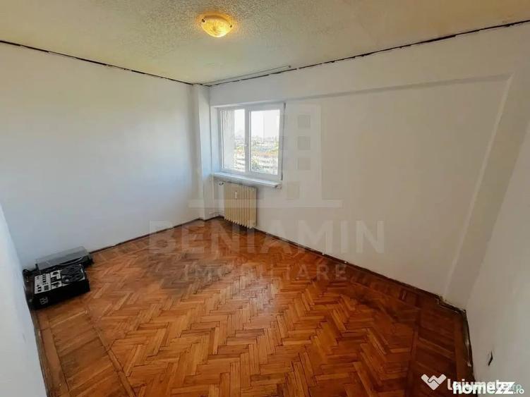 Apartament cu 4 camere semidecomandat în Calea București