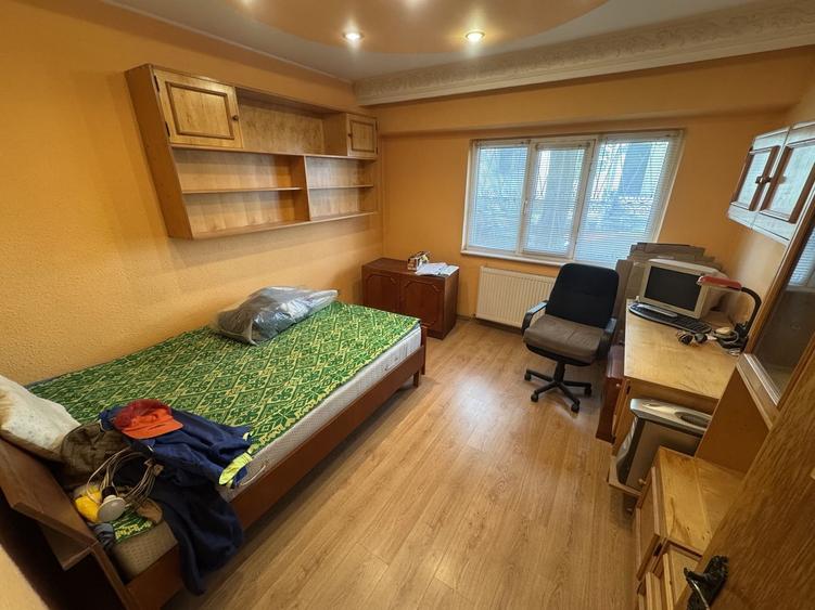Apartament cu 3 camere decomandat, mobilat în Casa de Cultură