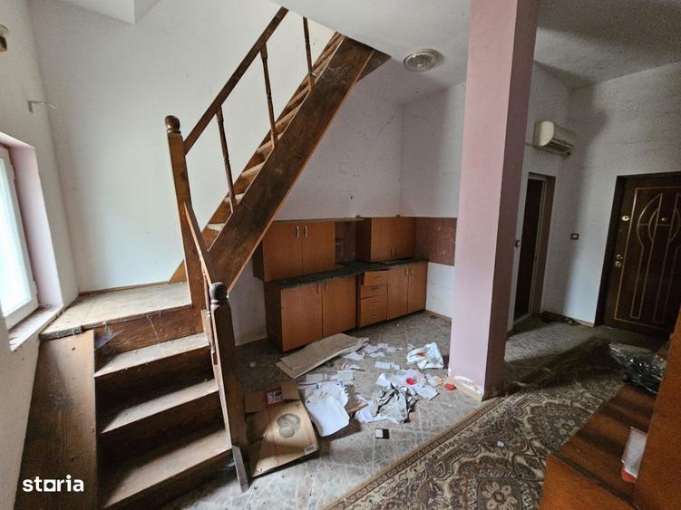 Casă cu 4 camere în Central