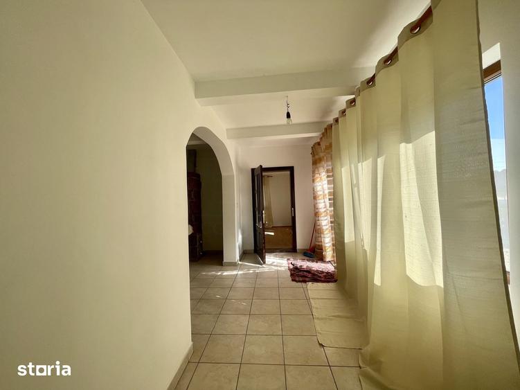 Casă cu 3 camere cu Teren 3500 Mp în Vicovu de Sus