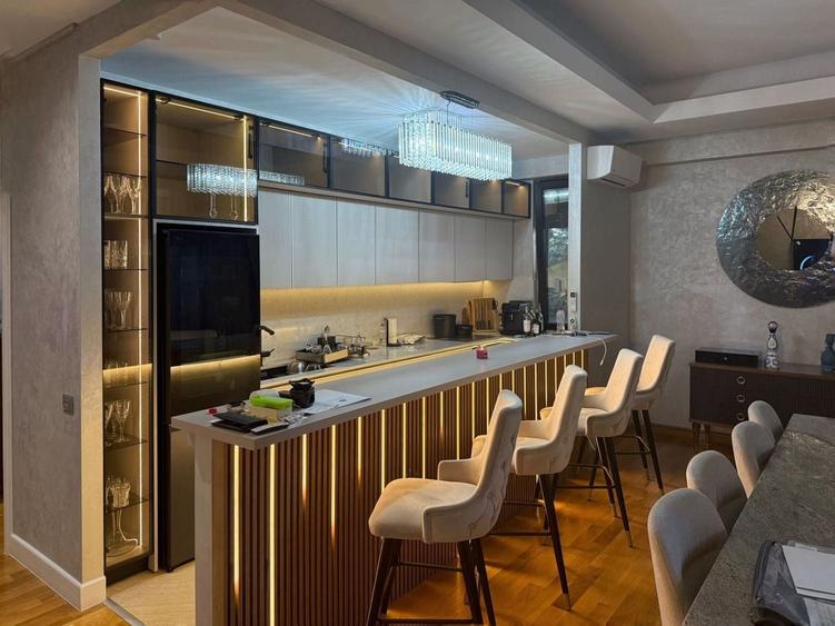 Apartament cu 5 camere decomandat, mobilat în Herăstrău