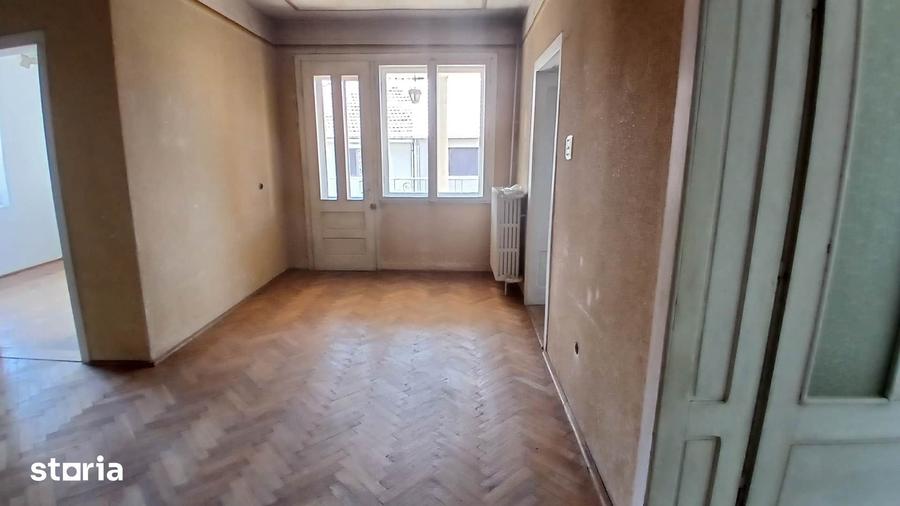 Casă cu 5 camere cu Teren 360 Mp în Caransebeș
