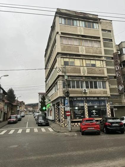 Spațiu comercial, de 886 mp, în Central