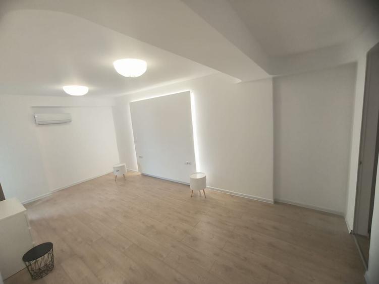 Apartament cu 3 camere decomandat, mobilat în Politehnica