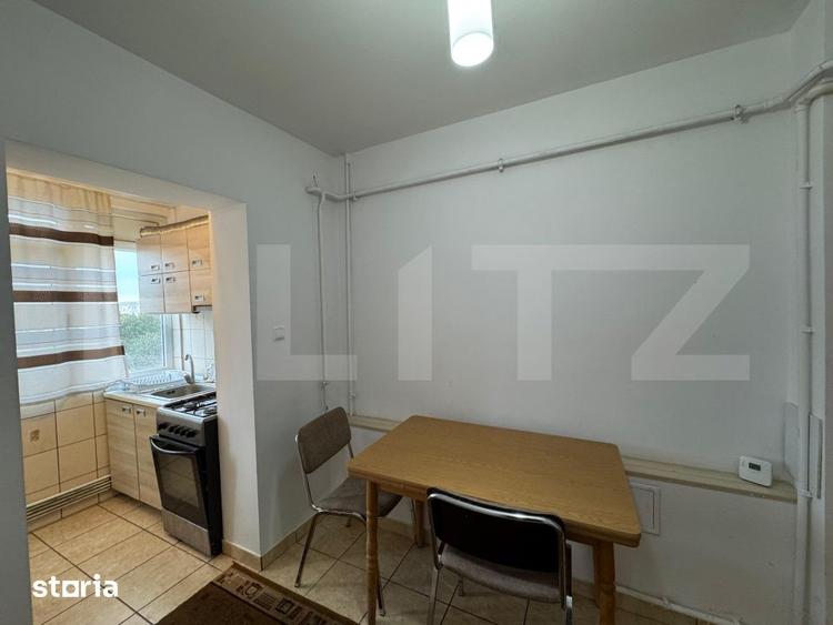 Apartament cu 3 camere decomandat în Sărari
