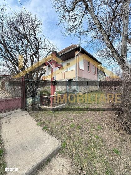 Casă cu 2 camere cu Teren 1192 Mp în Criș