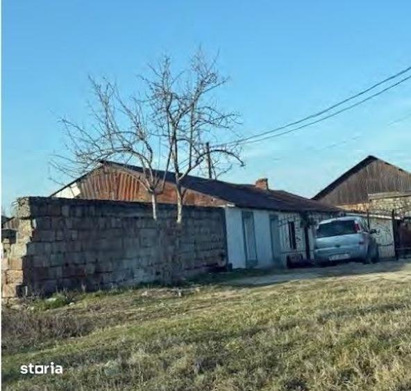 Casă cu 2 camere cu Teren 104 Mp în Moldova Nouă