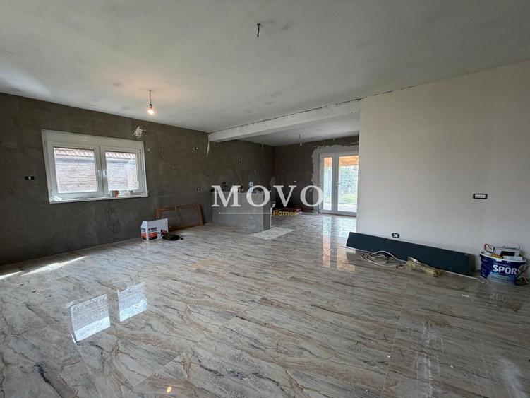 Casă individuală cu 4 camere cu Canalizare în Covaci