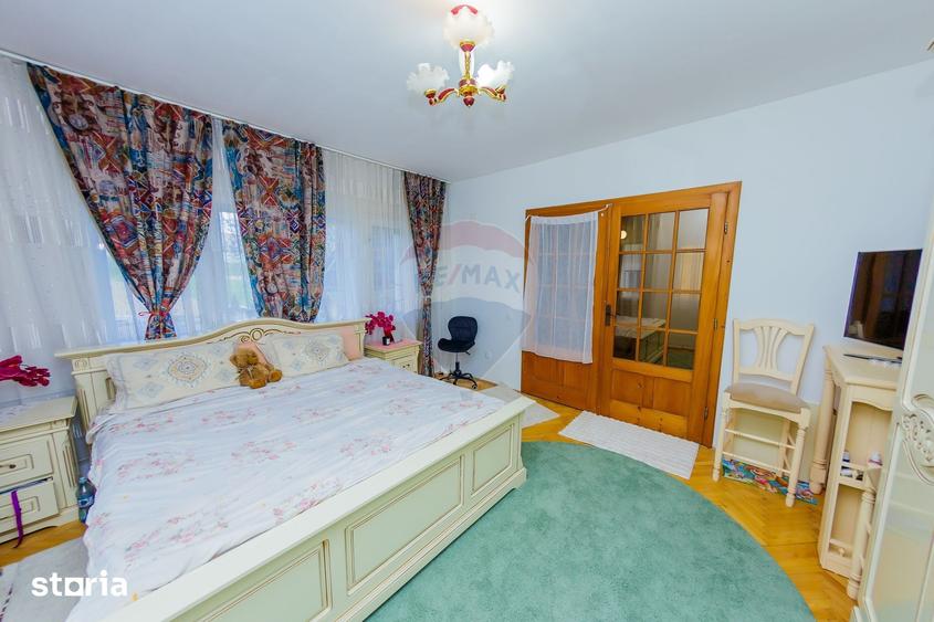 Casă cu 5 camere cu Teren 1133 Mp în Groși