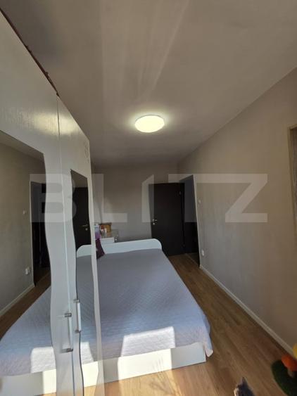 Apartament 3 camere, decomandat 64.20 mp, zona 1 Mai - Insula - 8