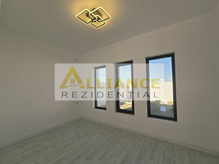 Casă individuală cu 4 camere cu Canalizare în Berceni