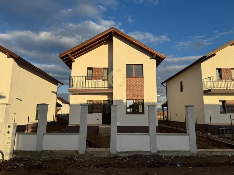Casă individuală cu 4 camere cu Teren 400 Mp în Tărlungeni