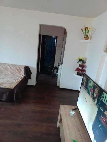 Apartament cu 2 camere semidecomandat în Broșteni
