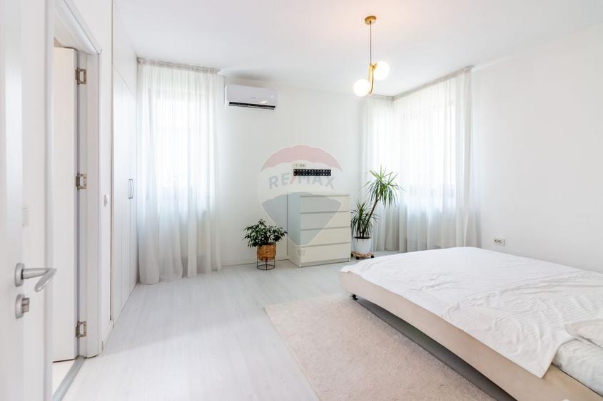 Casă individuală cu 4 camere cu Teren 320 Mp în Tunari