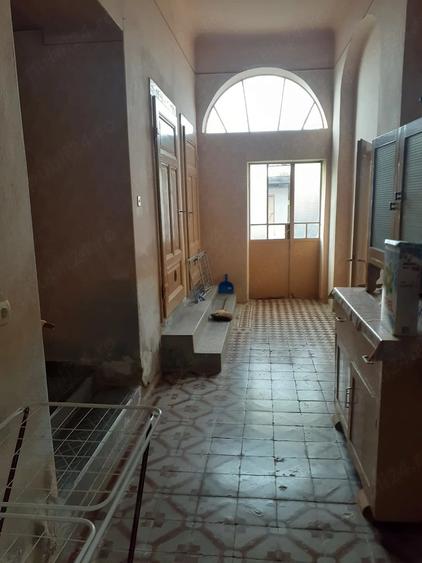 Casă cu 5 camere cu Teren 1968 Mp în Central