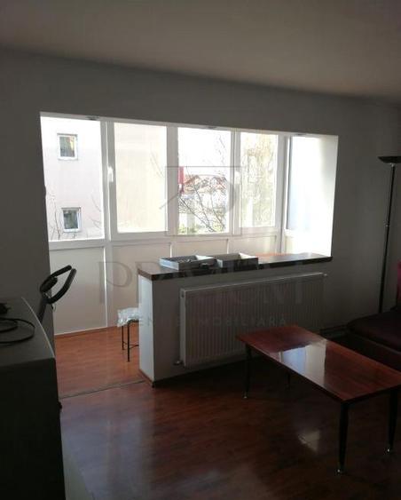 Apartament cu 3 camere semidecomandat în Șagului
