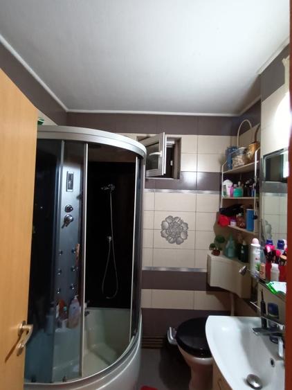 Apartament cu 3 camere semidecomandat în Exterior Vest