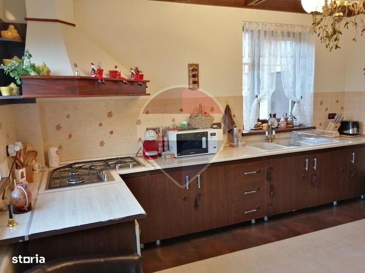 Casă cu 4 camere în Trăisteni