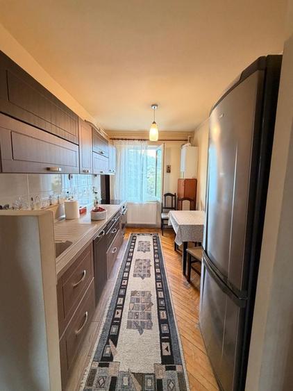 Apartament cu 3 camere semidecomandat în Exterior Vest