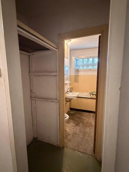 Apartament cu 3 camere semidecomandat în Gorjului