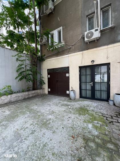 Apartament cu 5 camere în Romană