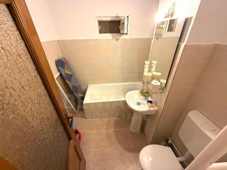 Apartament cu 3 camere decomandat în Valea Rosie
