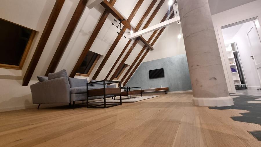 Apartament cu 4 camere decomandat în Central