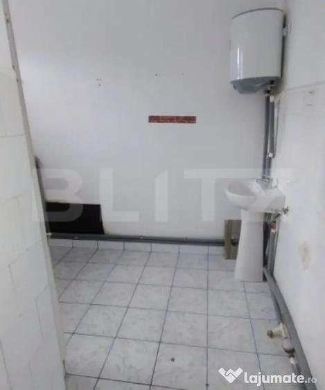 Casă cu 7 camere cu Teren 100 Mp în Central