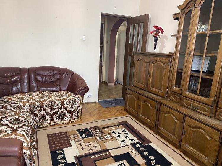Apartament cu 2 camere decomandat în Aleea Trandafirilor
