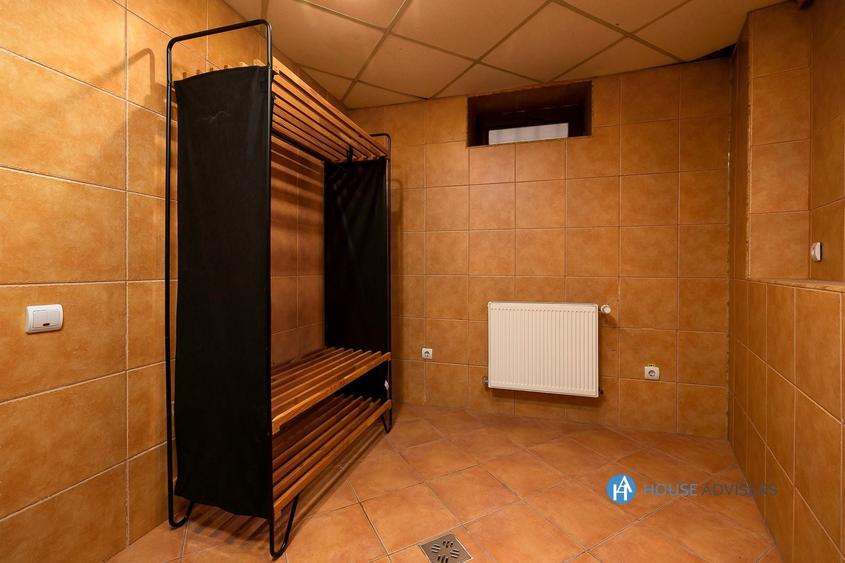 Casă individuală cu 5 camere cu Teren 180 Mp în Romană