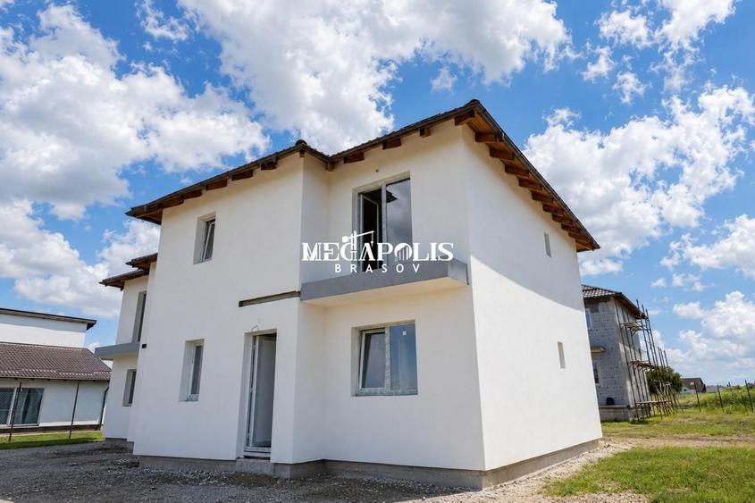Duplex cu 4 camere cu Canalizare în Sânpetru